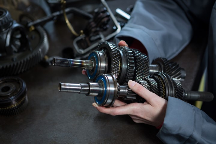 5 najważniejszych części w samochodach ciężarowych 1 Skrzynia biegów – płynność i efektywność jazdy